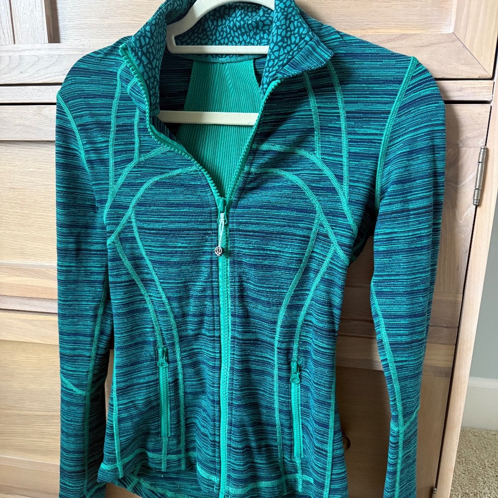 Lululemon define zip up